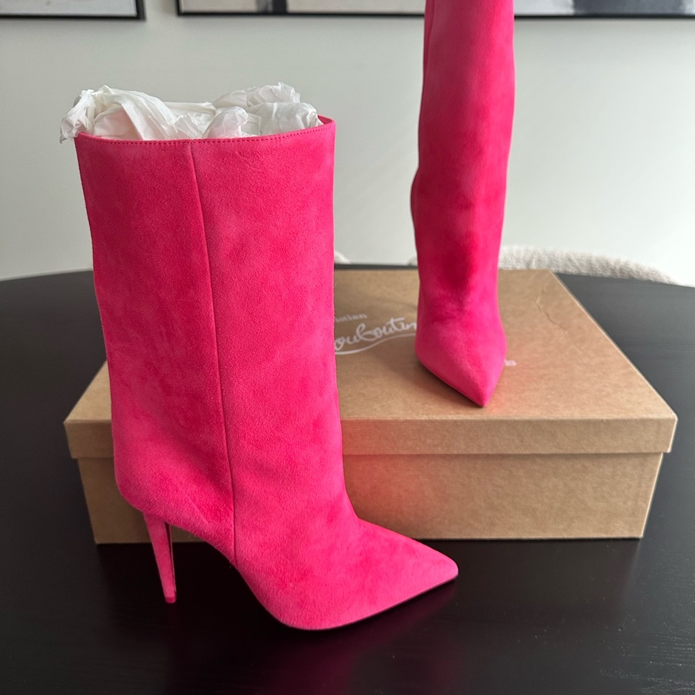 AUTHENTIC NEW- Christian Louboutin Astrilarge Boots size 39